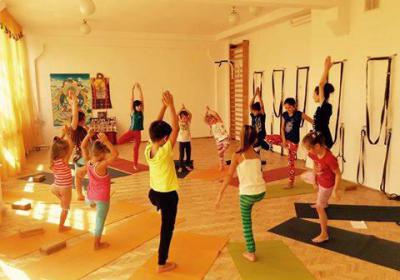 Школа дитячої йоги "Green Tara"